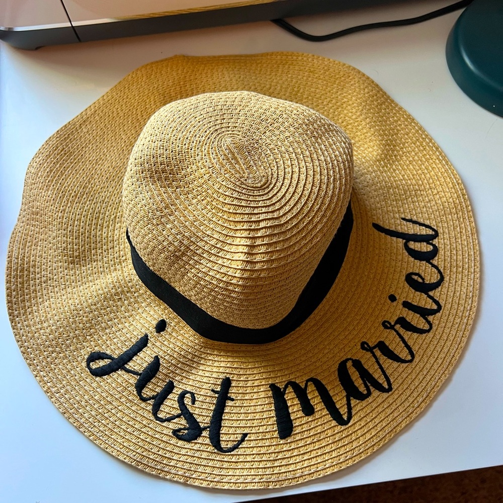 Womens adjustable beach hat